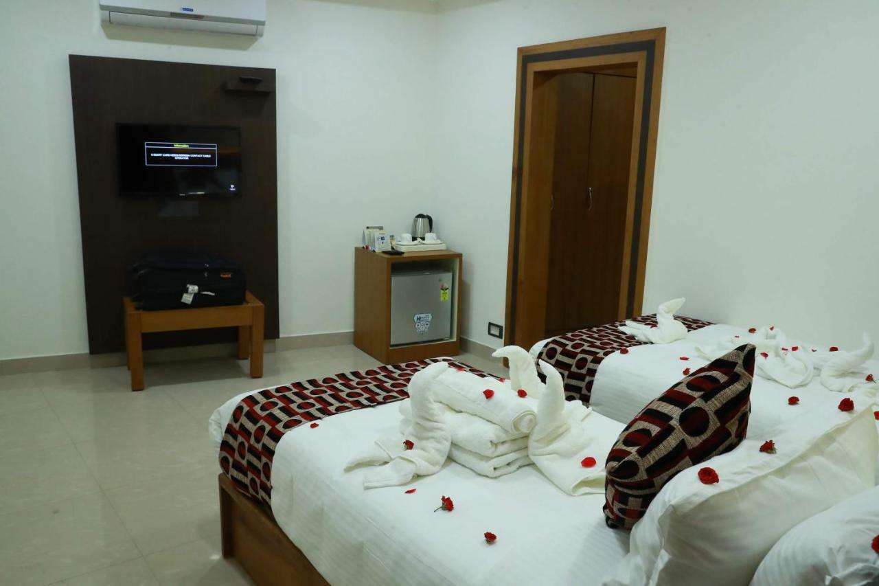 Hotel Rohini International Kallār Zewnętrze zdjęcie